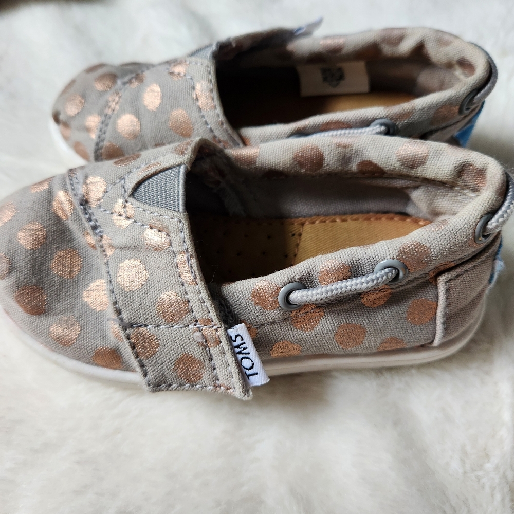 TOMS Bimini Shoes – Toddler Size 6 - Picture 3 of 8